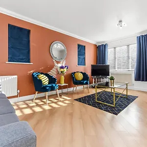 The Woodlands, Shortstay, Ideal For Families, Relocation, Contractors, Travel Horley